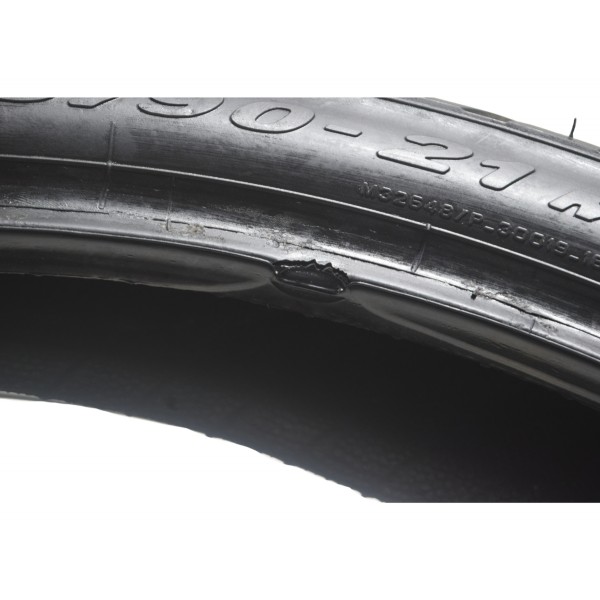 Pneu C/ Detalhes Pirelli Scorpion Trail Il 90/90-21